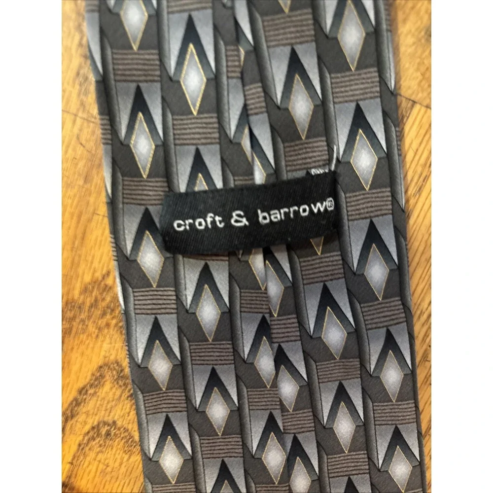 Croft & Barrow Gray Hand Made 100% Silk Men's Neck Tie Made In‎ China